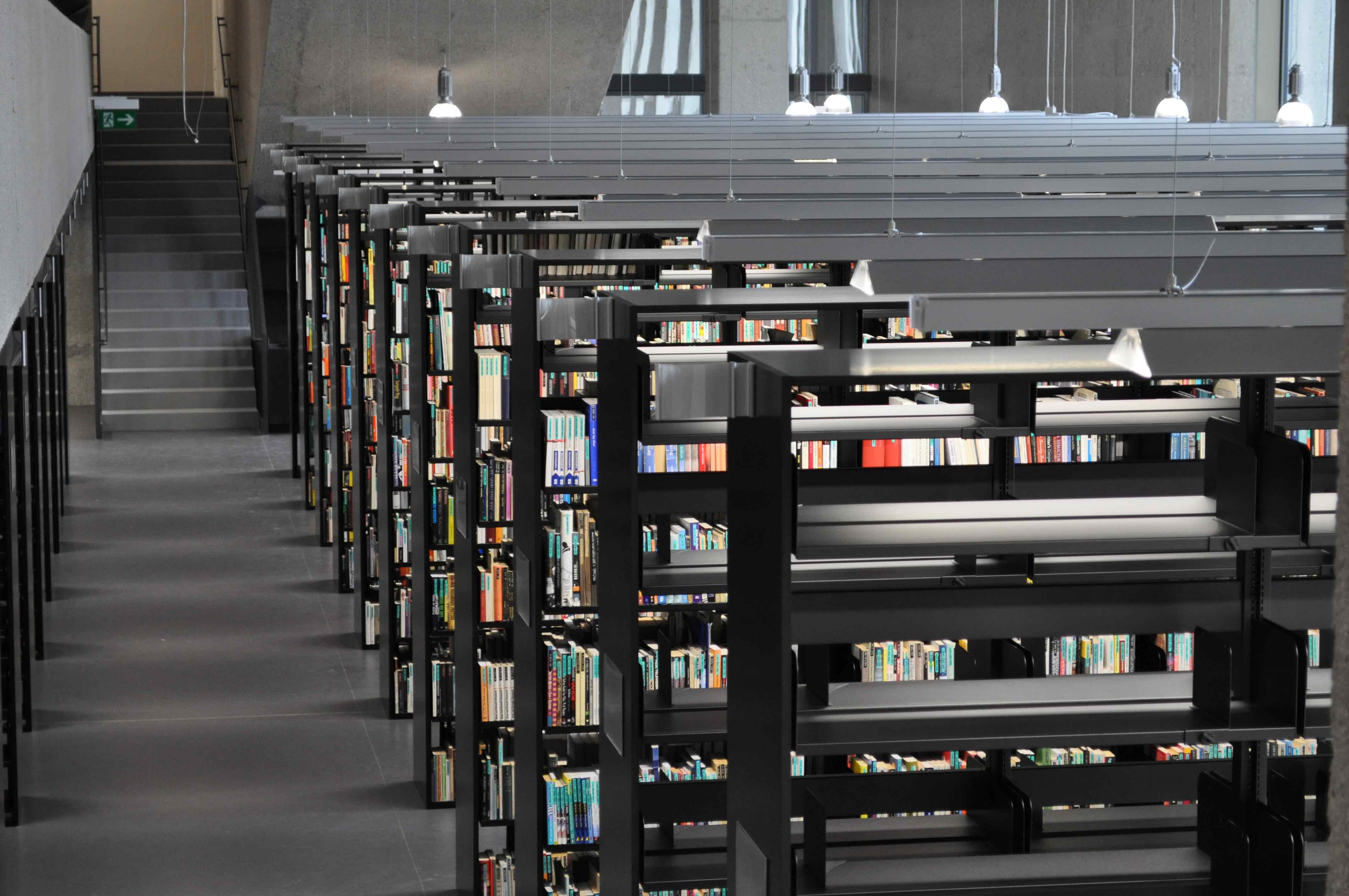 Bibliotheksregale